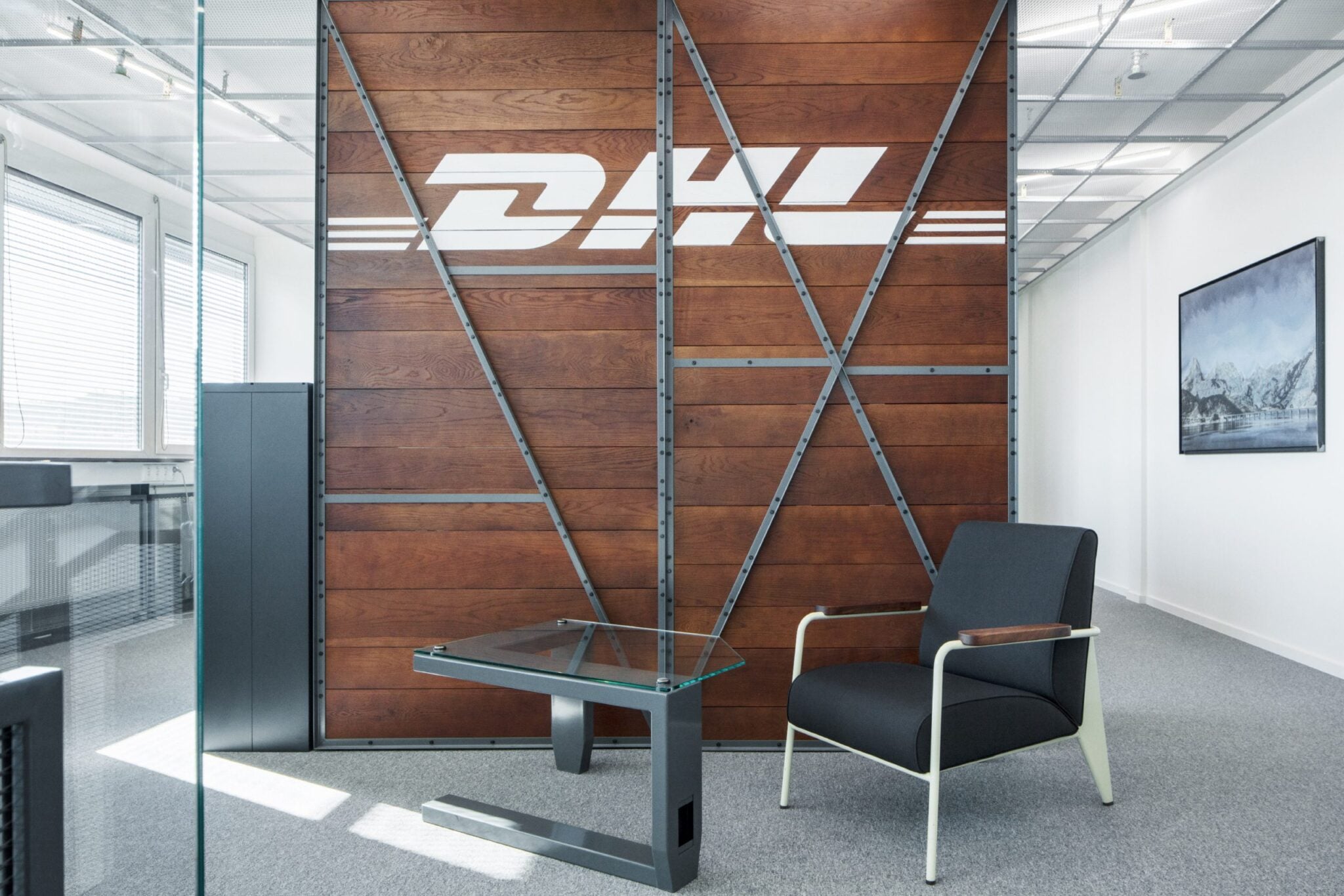 VONT_DHL_Supply_Chain_BoysPlayNice_03