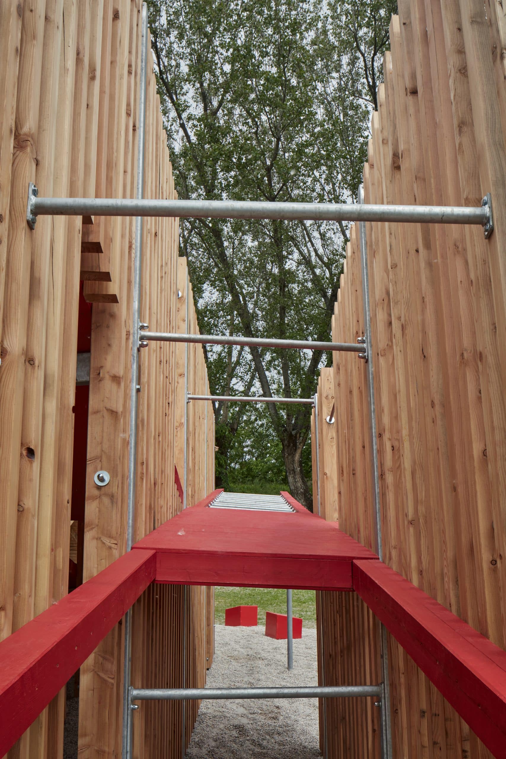 Skull_Molo_Off_Fence_BoysPlayNice_14